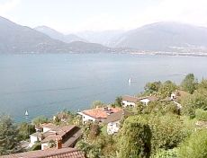Blick von Caviano über den Lago Maggiore nach Ascona