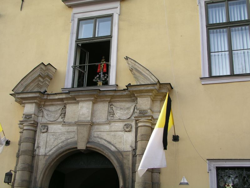 Das Fenster, an dem sich der Papst Jan Pawel II immer zeigte