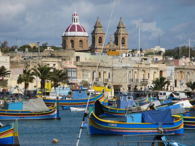 Malta, Marsxlokk, Hafen und für Malta sehr typische Kirche