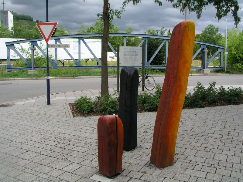 Denkmal vor der VHS in Metzingen
