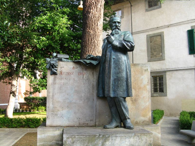 Denkmal der Mathematikers Ulysse Dini