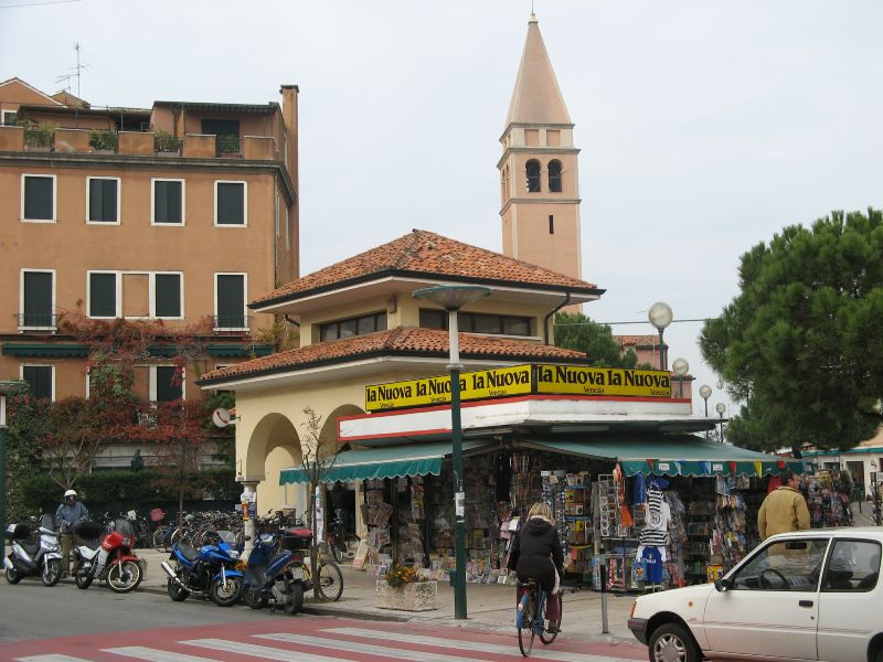 Lido, Gran Viale Santa Maria Elisabetta, Kiosk und Öffentliche Toilette