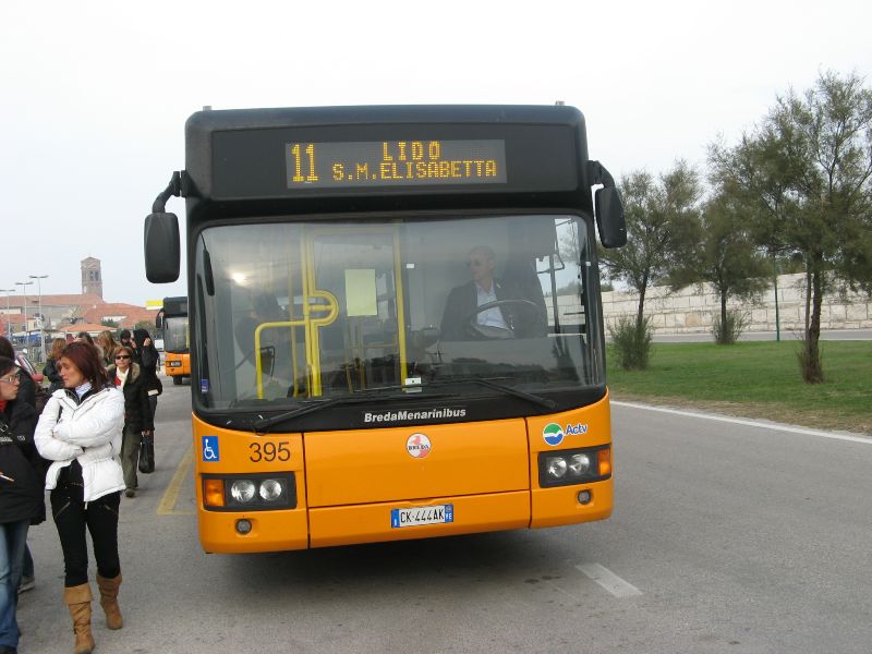 Pellestrina, Bus 11 bereit für die Rückfahrt zum Lido