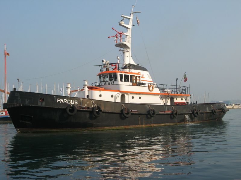 Löschschiff im Hafen von Chioggia