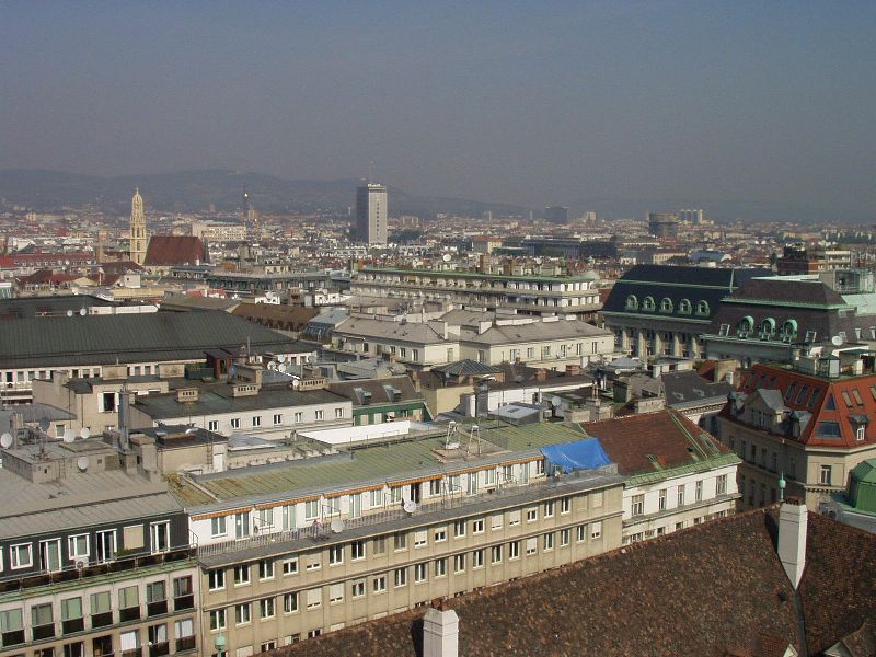 Die Aussicht vom Nordturm des Stephansdoms auf Wien