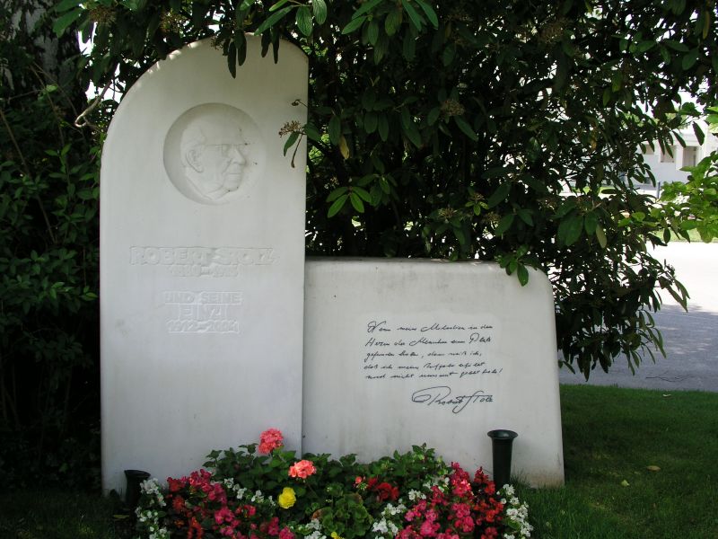 Grab von Robert Stolz und seiner Einzi auf dem Wiener Zentralfriedhof